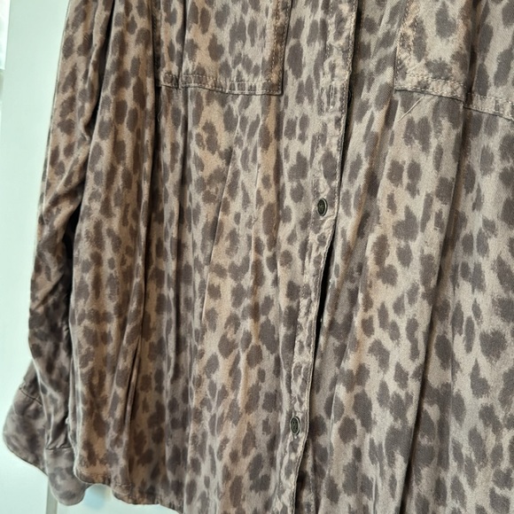 Animal Button Up - Picture 4 of 7
